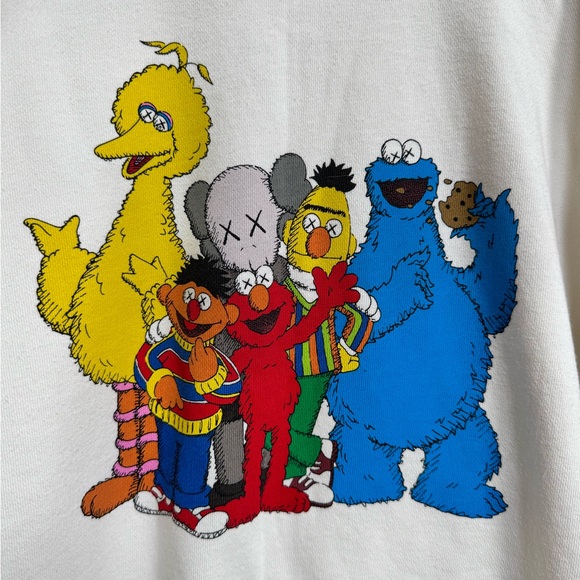 Uniqlo x Kaws Sesame Street Unisex Cream Crewneck Sweatshirt. Size XS - Picture 2 of 6
